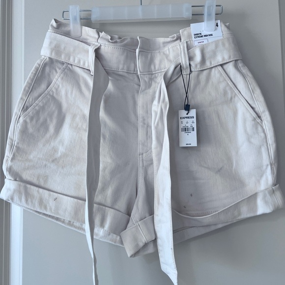 Express High Waist Ivory/White Shorts with Chic Tie Belt - Picture 6 of 10